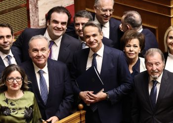 Διπλή πίεση για τη ΝΔ: Κοινωνική δυσαρέσκεια και νέα κόμματα ανησυχούν το Μαξίμου