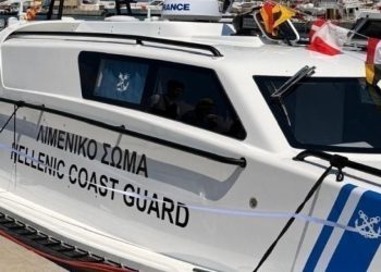 Εντοπίστηκαν 28 μετανάστες σε παραλία της Σάμου