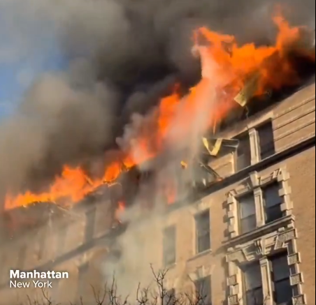 Πυρκαγιά στο Μανχάταν: Παρανάλωμα του πυρός κτίριο δυτικά της πόλης (βίντεο)