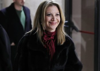 Μαρία Καρυστιανού: «Οι Άγιες Ημέρες των Χριστουγέννων ας γαληνέψουν κάθε πόνο και ας σβήσουν κάθε αδικία»