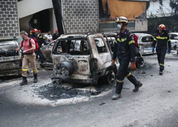 Σύνταξη 1700 ευρώ και διαγραφή οφειλών στους πληγέντες και τους συγγενείς θυμάτων από Μάτι και Μάνδρα