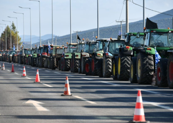 Κρίσιμη Τετάρτη στα μπλόκα: Στο λιμάνι του Βόλου τρακτέρ και… διμοιρίες – Νέος ξεσηκωμός