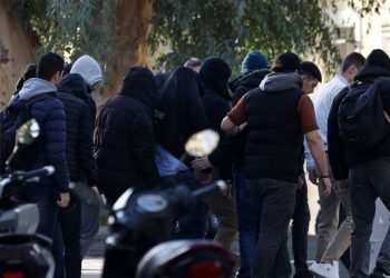 Κύκλωμα ναρκωτικών σε σχολεία: Στη φυλακή οι 12 κατηγορούμενοι για διακίνηση