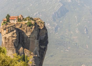 Συγκέντρωση χιλιάδων στην Αθήνα για την υπεράσπιση των βουνών