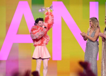 Eurovision: Το Nemo επιστρέφει πίσω το βραβείο του λόγω Ισραήλ
