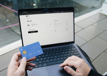 Shein και Temu κυριαρχούν στις αγορές των Ελλήνων – Τι θα γίνει σε περίπτωση επιβολής δασμών