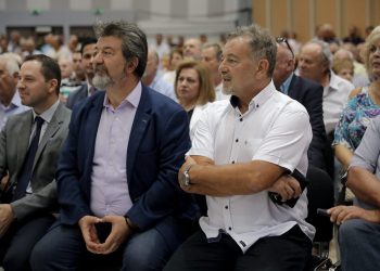 ΠΑΣΟΚ: Στην ίδια γραμματεία, σε διαφορετικούς κόσμους