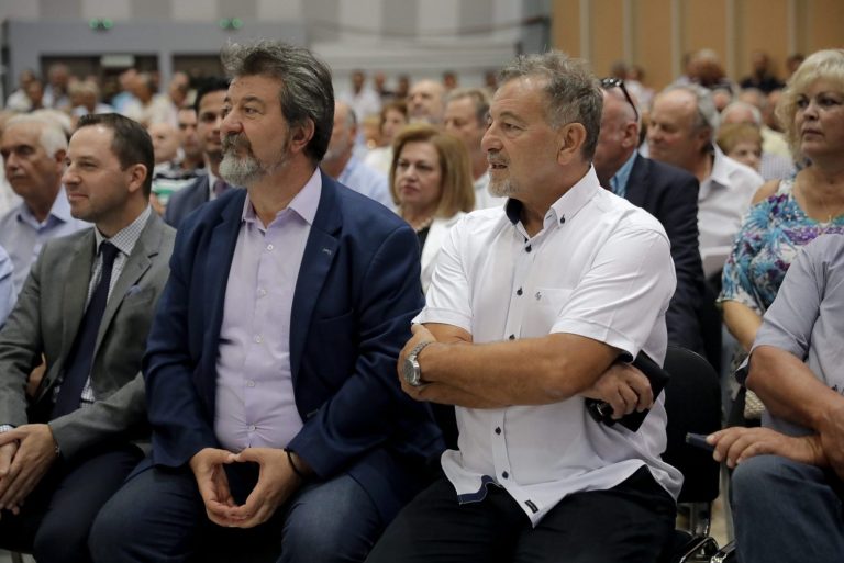 ΠΑΣΟΚ: Στην ίδια γραμματεία, σε διαφορετικούς κόσμους