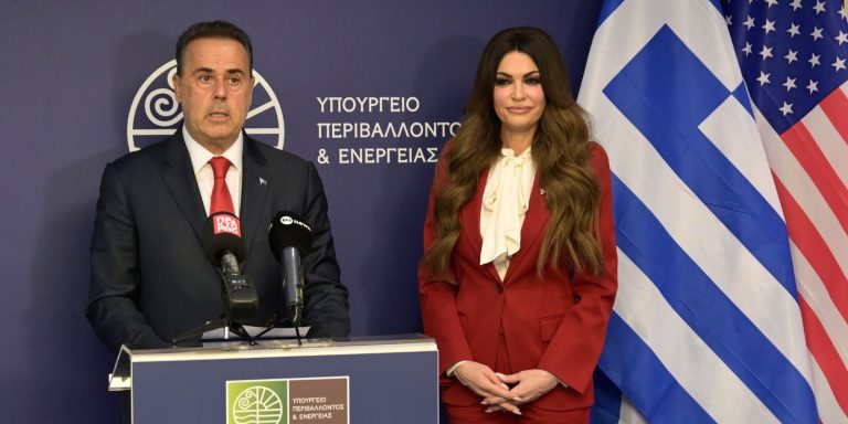 Γκίλφοϊλ στη συνάντηση με Παπασταύρου: «Η ενέργεια βρίσκεται στον πυρήνα της σχέσης ΗΠΑ-Ελλάδας» (βίντεο)