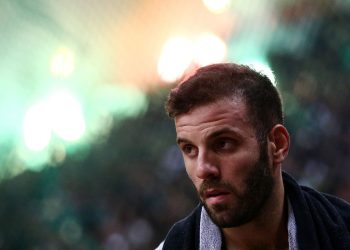 Παππάς: «Δεν έριξα μπουνιά, απλώς σήκωσα χέρι» – Στο στόμα του έπιασε Πρίντεζη-Διαμαντίδη (βίντεο)