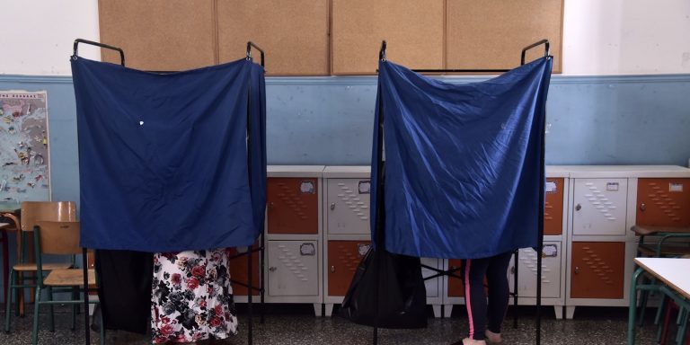 Αλλαγή εκλογικού νόμου: Γιατί το θέμα που «έκλεισε» ο Μητσοτάκης επανέρχεται