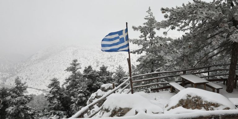 Πάρνηθα: Διακοπή κυκλοφορίας στη Λεωφόρο Πάρνηθος λόγω χιονόπτωσης