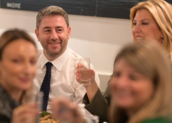 Στην «Τράτα» για μεζέ μετά τον Προϋπολογισμό η ΚΟ του ΠΑΣΟΚ – Ποιοι απουσίαζαν