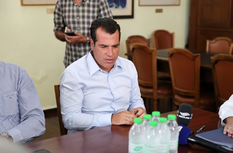 Με απειλές και τελεσίγραφα Πλεύρη η κυβέρνηση προσπαθεί να «σπάσει» τους αγρότες