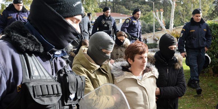 Η Πόλα Ρούπα καταγγέλλει εκδικητικότητα του κράτους απέναντι στο παιδί της