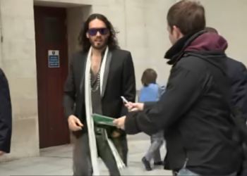 Ράσελ Μπραντ: Μπροστά σε 2 νέες κατηγορίες για βιασμό (βίντεο)