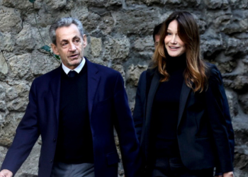 Σαρκοζί σε mood διακοπών με… δικαστική εποπτεία