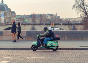 Μοτοσυκλέτα: Τα λάθη του συνεπιβάτη που μπορούν να γίνουν επικίνδυνα