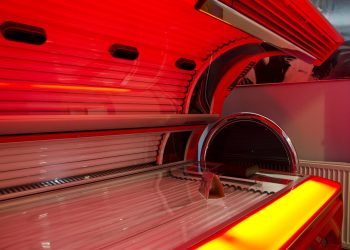 Σολάριουμ: Σχεδόν τριπλάσιος ο κίνδυνος μελανώματος