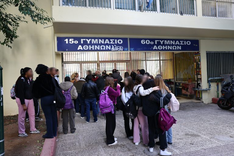 Κυψέλη: Μαθήτρια γυμνασίου τραυμάτισε συμμαθητριά της με μαχαίρι (βίντεο)