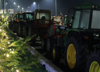 Ολοταχώς προς Χριστούγεννα με μπλόκα αγροτών μετά τη μετωπική με την κυβέρνηση
