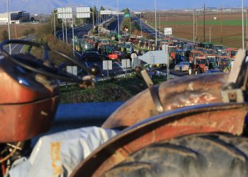 Εντολή Μαξίμου να κρατηθούν πάση θυσία ανοιχτοί οι δρόμοι