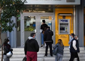 Γιατί οι τράπεζες αγοράζουν ξανά τις ασφαλιστικές που… πούλησαν στην κρίση