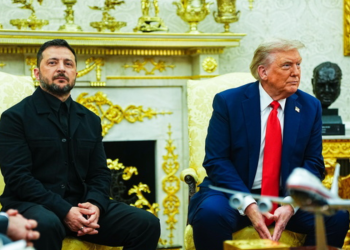 Ζελένσκι: Καλεί τους συμμάχους να πιέσουν τη Ρωσία λίγο πριν τη συνάντηση με Τραμπ