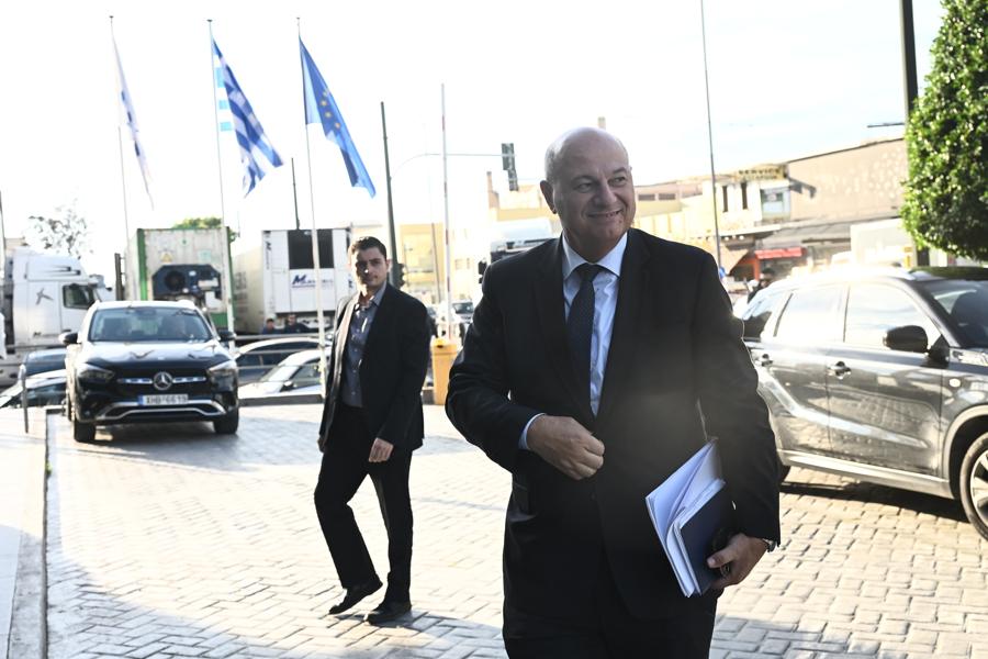 Μπλόκα: Χωρίς λευκό καπνό η κυβερνητική συνάντηση με τους αγρότες της Κρήτης (βίντεο)