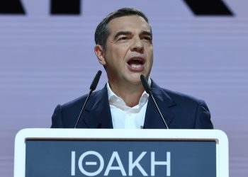 Τσίπρας σε φοιτητές: «Η κρίση εμπιστοσύνης στους θεσμούς απειλεί τη Δημοκρατία» (βίντεο)
