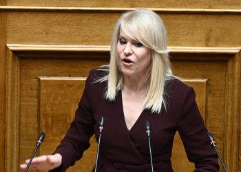 Τζάκρη: Εγκληματική οργάνωση είναι η κυβέρνηση και οι υπουργάρες της