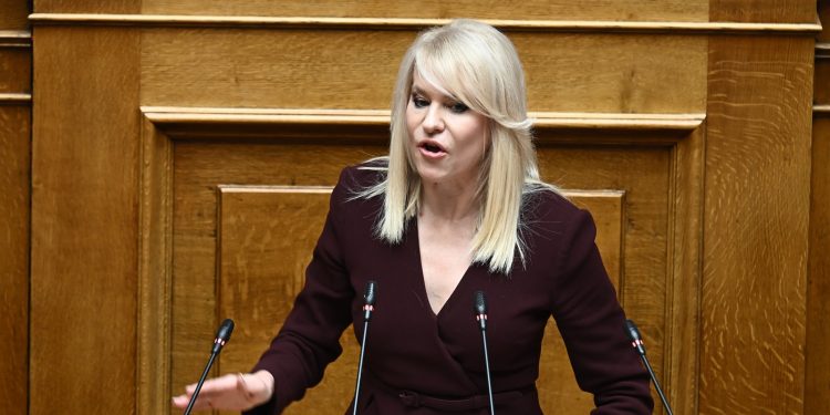 Τζάκρη: Εγκληματική οργάνωση είναι η κυβέρνηση και οι υπουργάρες της