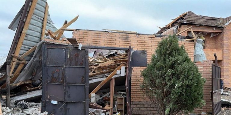 Ουκρανία: Τουλάχιστον 7 άνθρωποι τραυματίστηκαν από πλήγμα ρωσικών drones σε πολυκατοικία στο Σούμι
