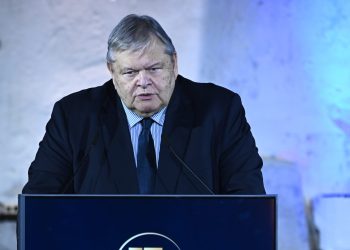 Θριαμβολογεί ο Βενιζέλος για τα μνημόνια που χρεωκόπησαν τη χώρα