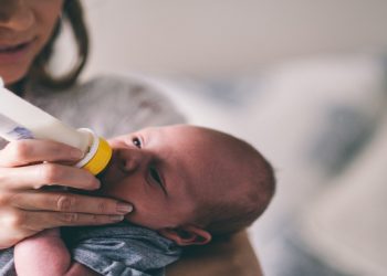 ΕΟΦ: Βρεφικό γάλα συνδέεται με κρούσματα αλλαντίασης