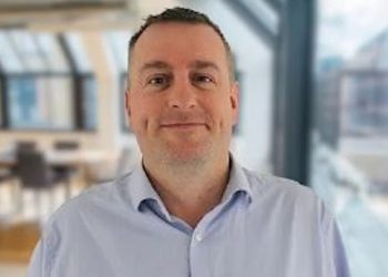 Νέα υπόθεση «Πελικό» στη Βρετανία: Νάρκωνε και βίαζε τη σύζυγό του μαζί με άλλους 5