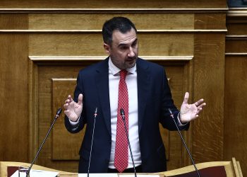 Βήμα, βήμα κι ο Αλέξης Χαρίτσης μεγαλώνει την απόσταση από τον Αλέξη Τσίπρα 