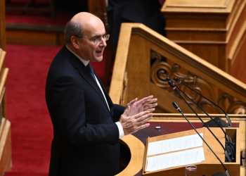 Βουλή – Χατζηδάκης: Τα μέτρα που «έταξε» στους αγρότες με το βλέμμα στα μπλόκα