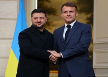 Στη Γαλλία ο Ζελένσκι για συνάντηση με Μακρόν
