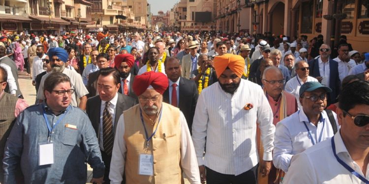 Ινδία: Υποχωρούν οι εισαγωγές ρωσικού πετρελαίου υπό το βάρος των αμερικανικών δασμών