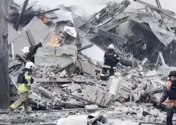 Νέες ρωσικές επιθέσεις στο Χάρκοβο με τρείς νεκρούς και πάνω από 20 τραυματίες (βίντεο)