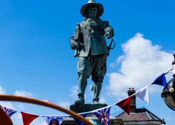 Κρόμγουελ: Όταν η βρετανική μοναρχία εκτέλεσε έναν σκελετό