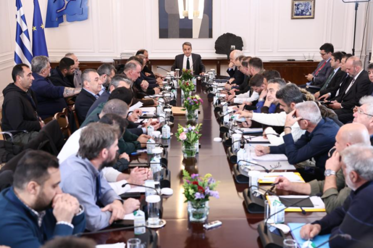 Χωρίς αποτέλεσμα η πεντάωρη συνάντηση στο Μαξίμου – Την Τρίτη οι τελικές αποφάσεις των αγροτών (βίντεο)