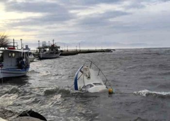 «Πήραν και σήκωσαν» τη Δυτική Ελλάδα οι άνεμοι – Ριπές στα 130 χλμ/ώρα στην Πάτρα (βίντεο)