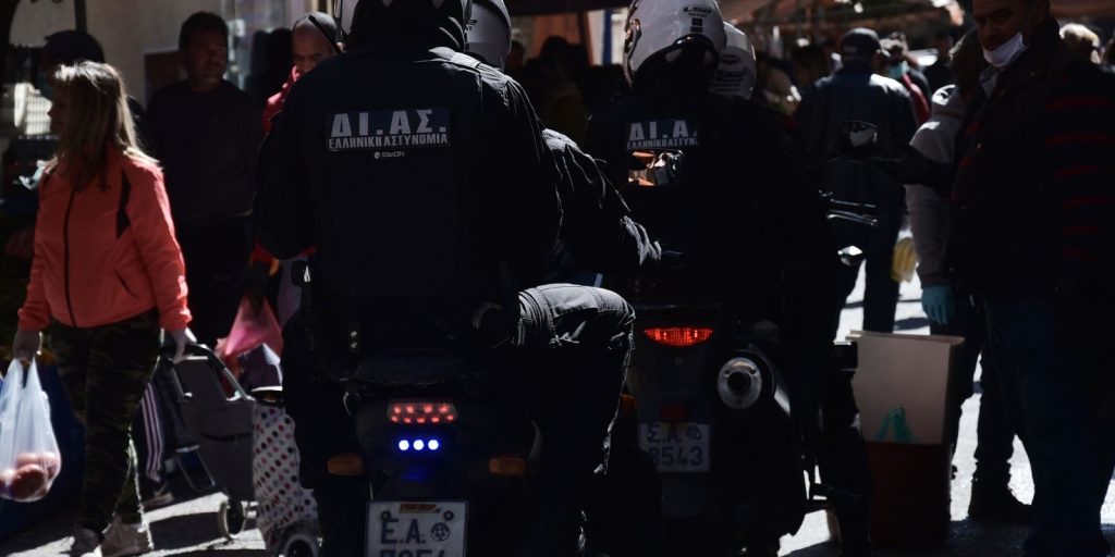 Ηράκλειο: Χειροπέδες σε 33χρονο για τον ξυλοδαρμό του ηλικιωμένου πατέρα του