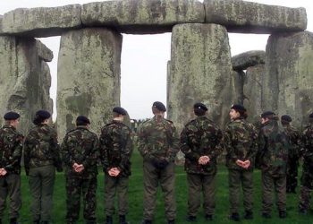 Βρετανία: Προετοιμασία στρατευμάτων για Ουκρανία και αύξηση αμυντικών δαπανών