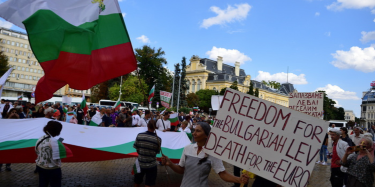 Βουλγαρία: Πρόωρες εκλογές ανακοίνωσε ο πρόεδρος Ράντεφ