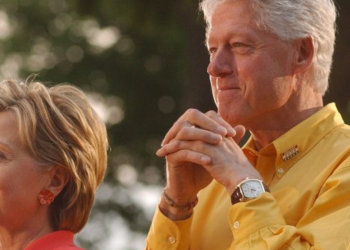 Αρνούνται να καταθέσουν για τον Επστάιν οι Κλίντον