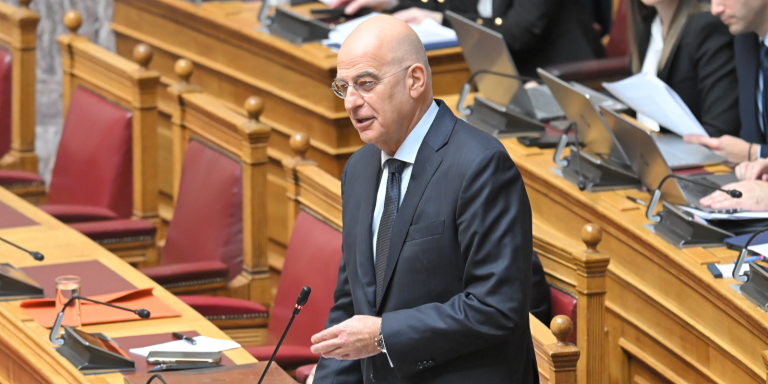 Από τη Βουλή στην Άγκυρα: Η ομιλία Δένδια με πολλαπλούς αποδέκτες