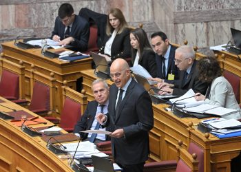 Ένταση στη Βουλή από τη σύγκριση Δένδια του ν/σ για το στρατό με αυτό των ζώων συντροφιάς